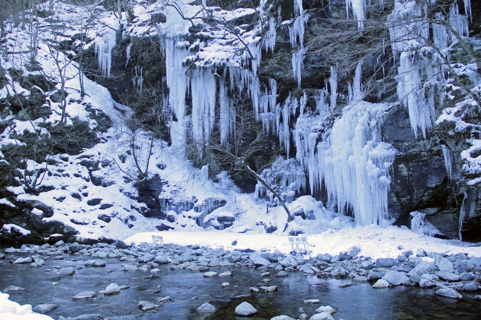 The natural art in winter: icicles of Misotsuchi