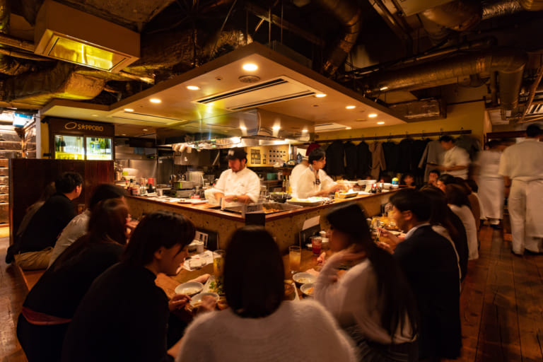 Bistro 35 Steps : Lively Izakaya in Shibuya, Tokyo