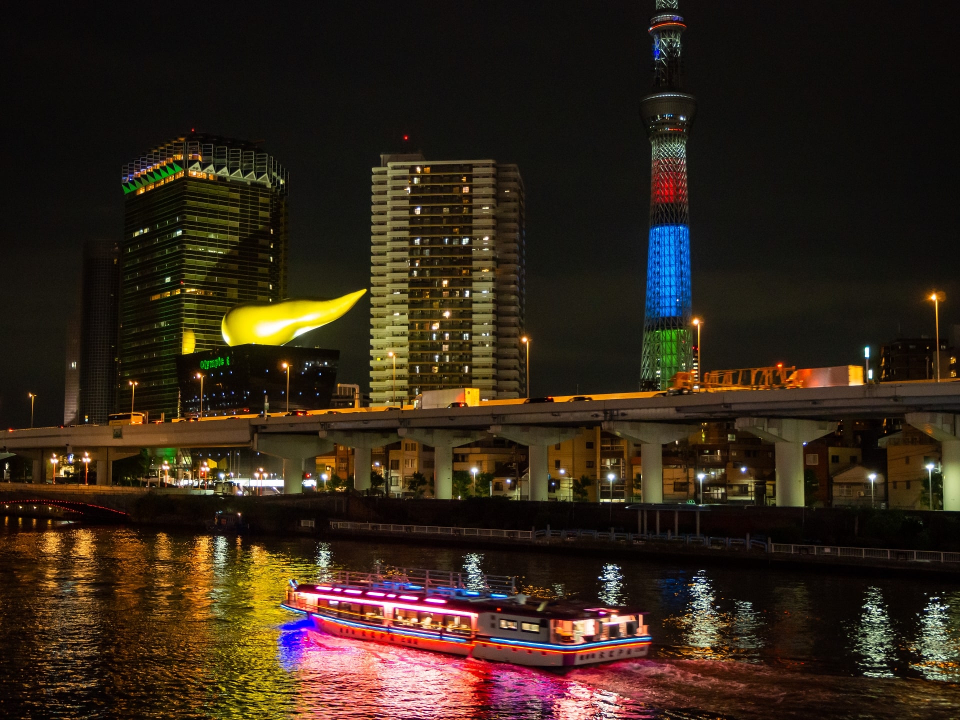 A cruise and Tokyo Skytree on Sumida River