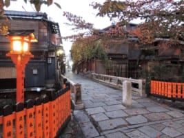 Gion: Traditional Geisha District in Kyoto