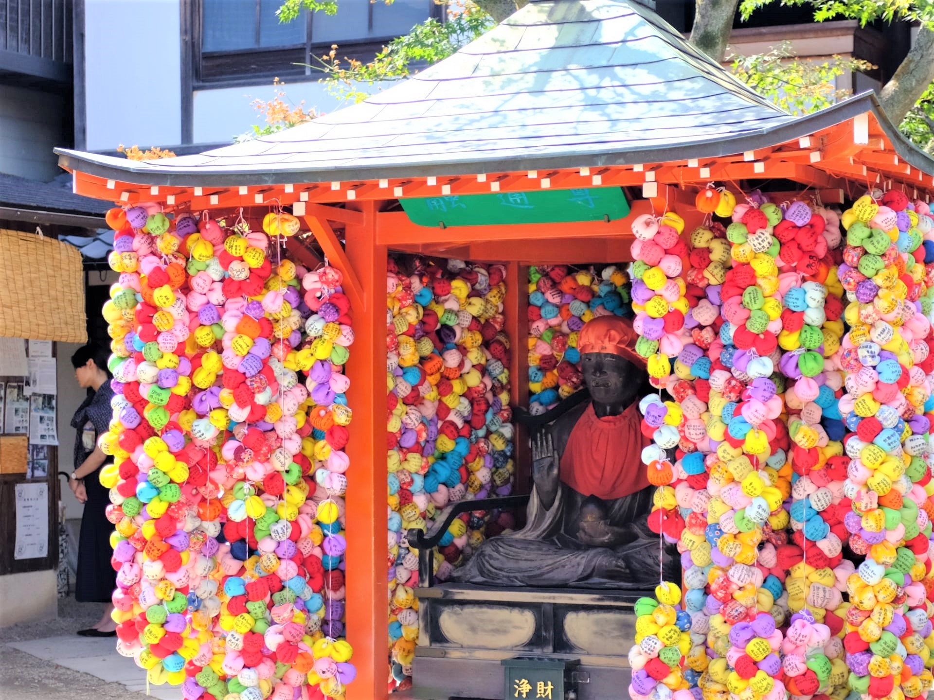 Yasaka Koshindo: the Most Colourful Temple in Kyoto