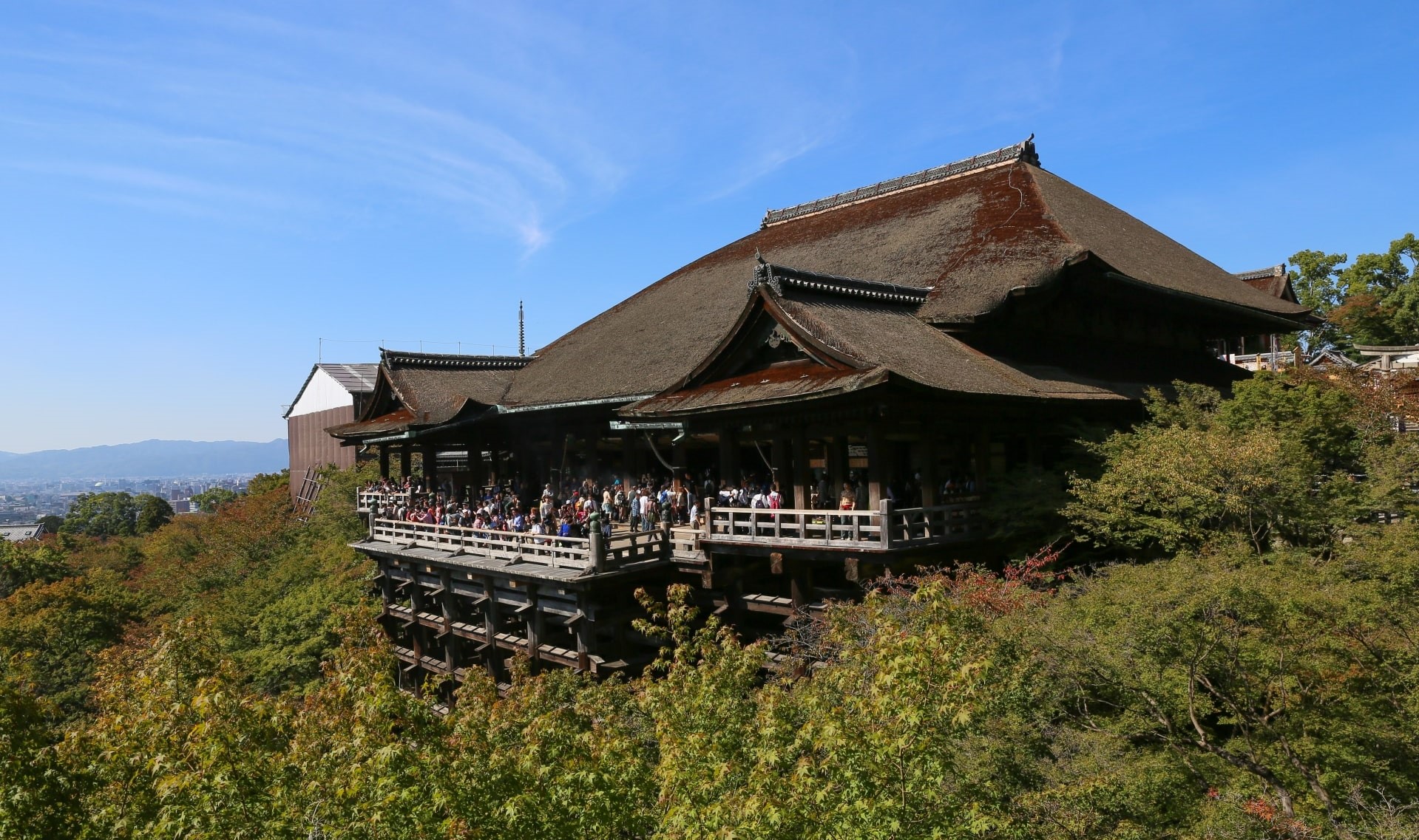 The large wooden terrace of Kiyomizudera Temple