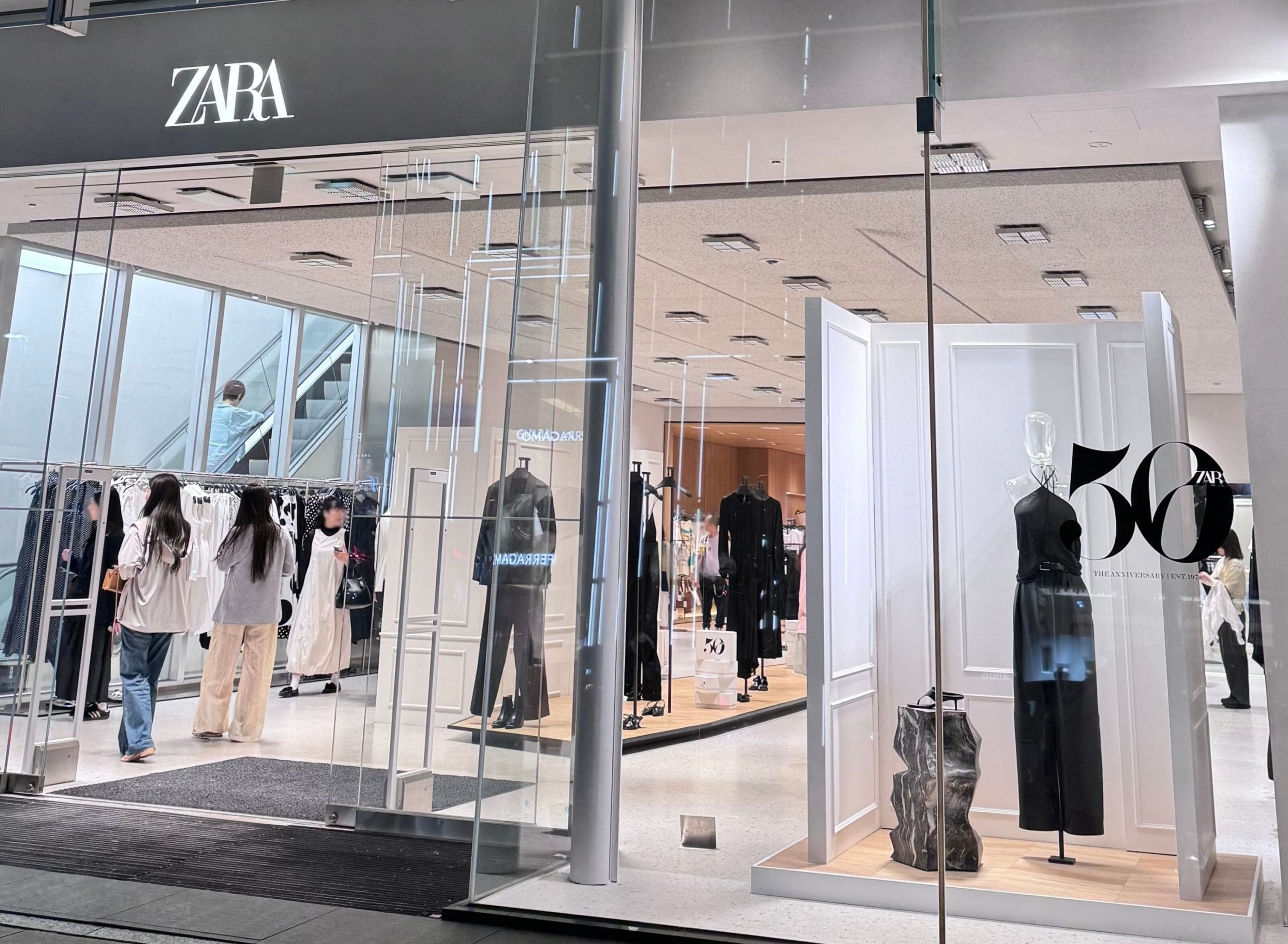 The entrance of Zara Ginza