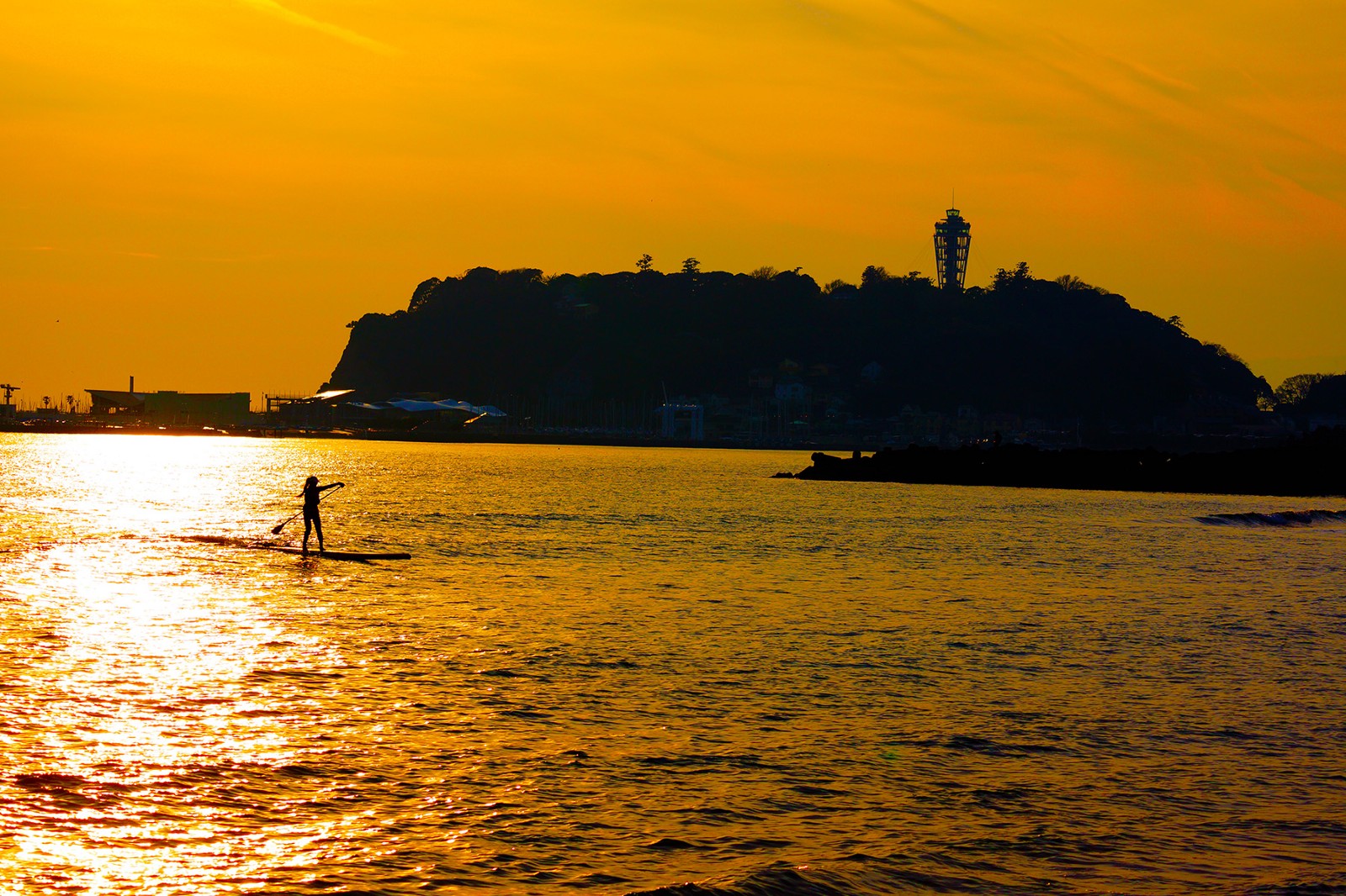 SUP next to Enoshima Island 