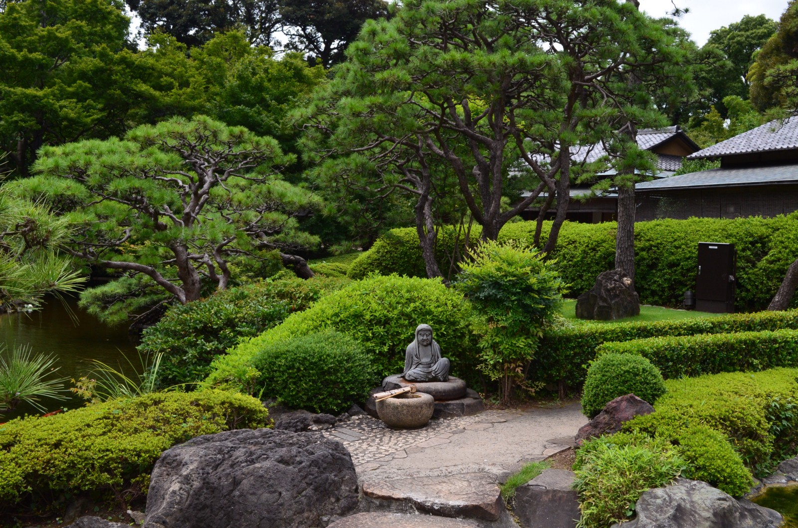 Japanese Garden at Hotel New Otani Tokyo - Japan Web Magazine