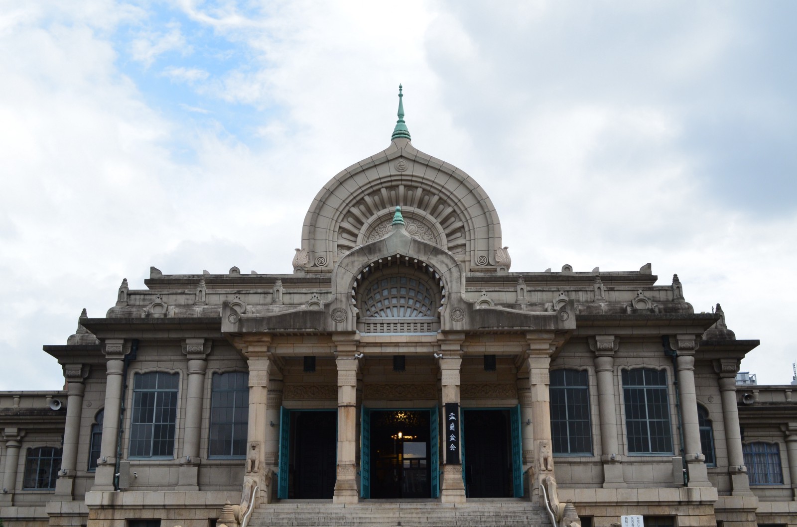 The main hall of Tsukiji Honganji Temple