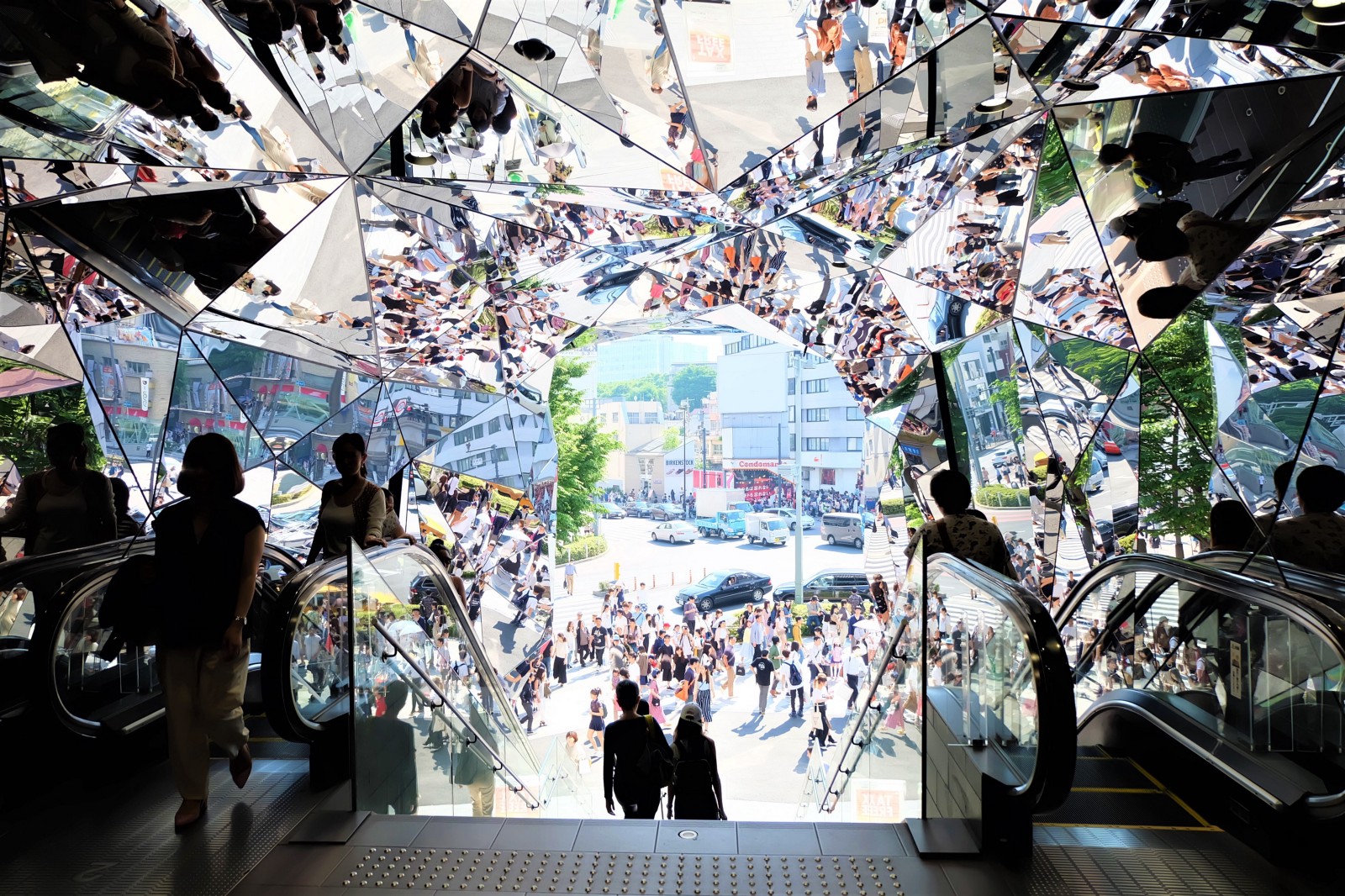 The entrance of Tokyu Plaza Omotesando Harajuku