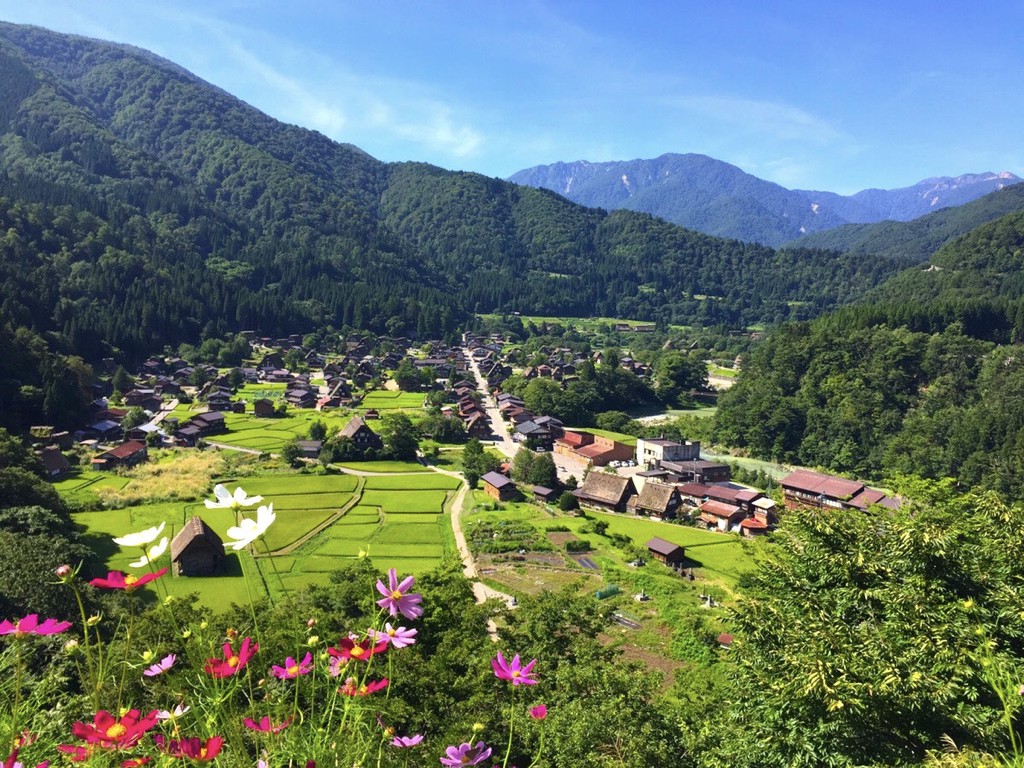 The view of Ogimachi Village from Tenshukaku Observatory