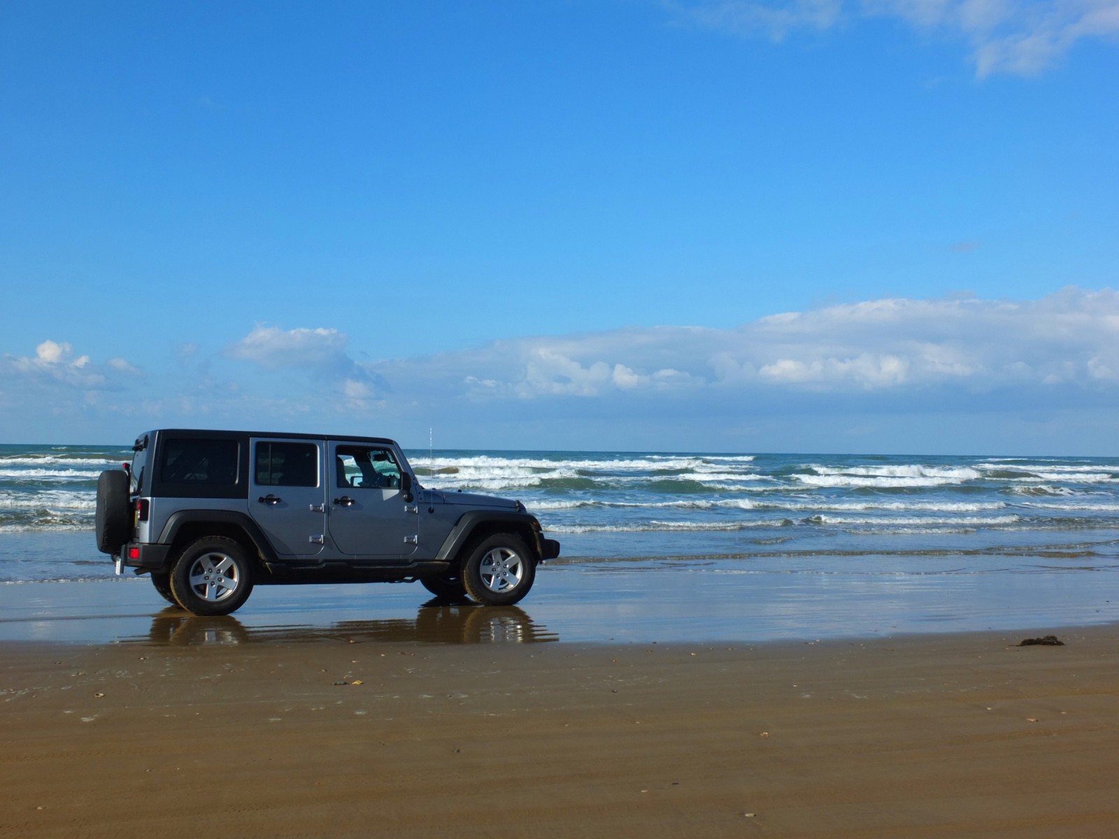 A car running on the beach of Chirihama