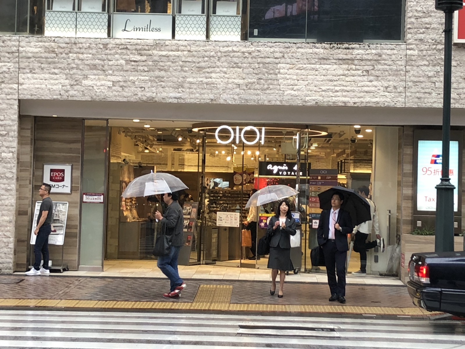 The entrance of OIOI Shibuya store