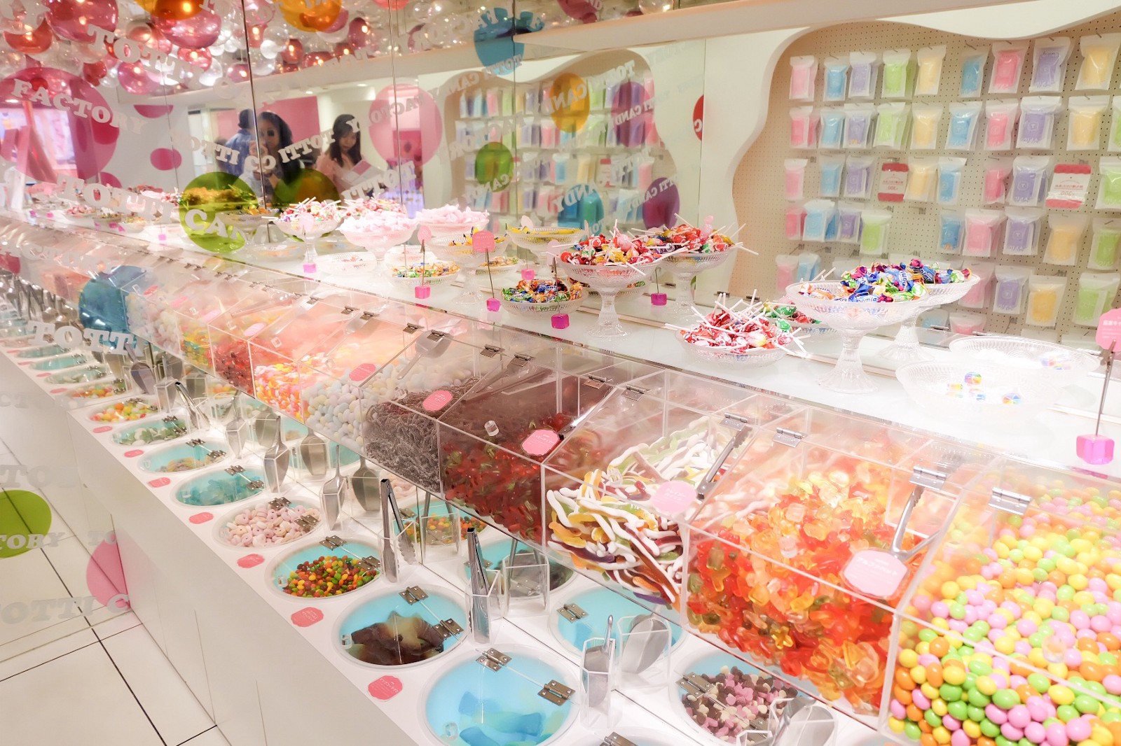 Totti Candy Factory : Fluffy Rainbow Cotton Candy in Harajuku! - Japan ...