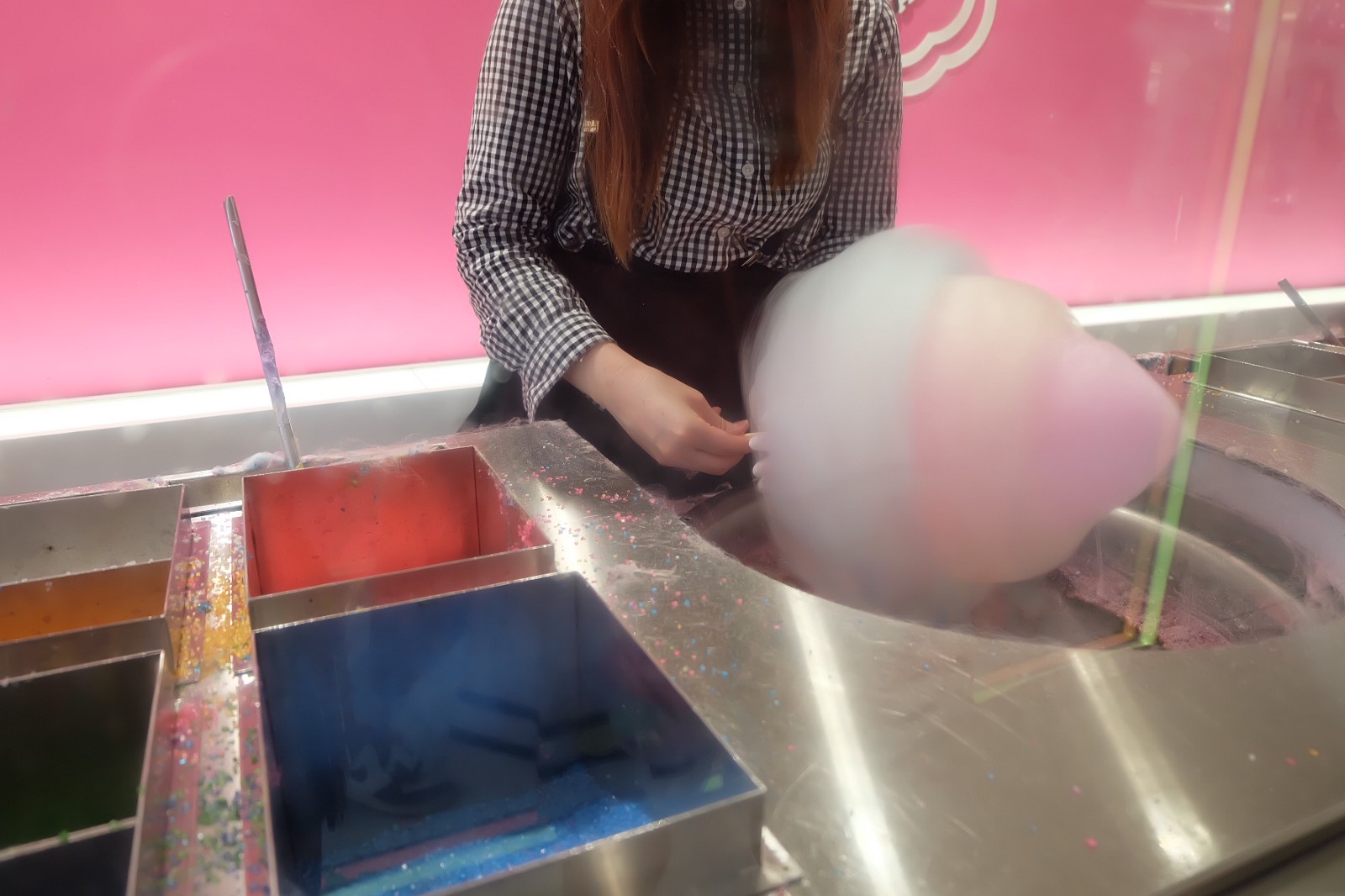 Totti Candy Factory : Fluffy Rainbow Cotton Candy in Harajuku