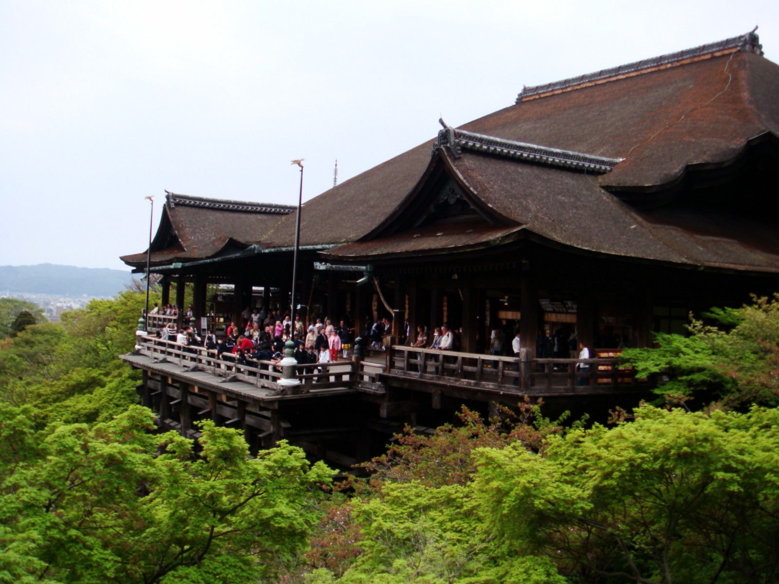 The large wooden terrace of Kiyomizudera Temple