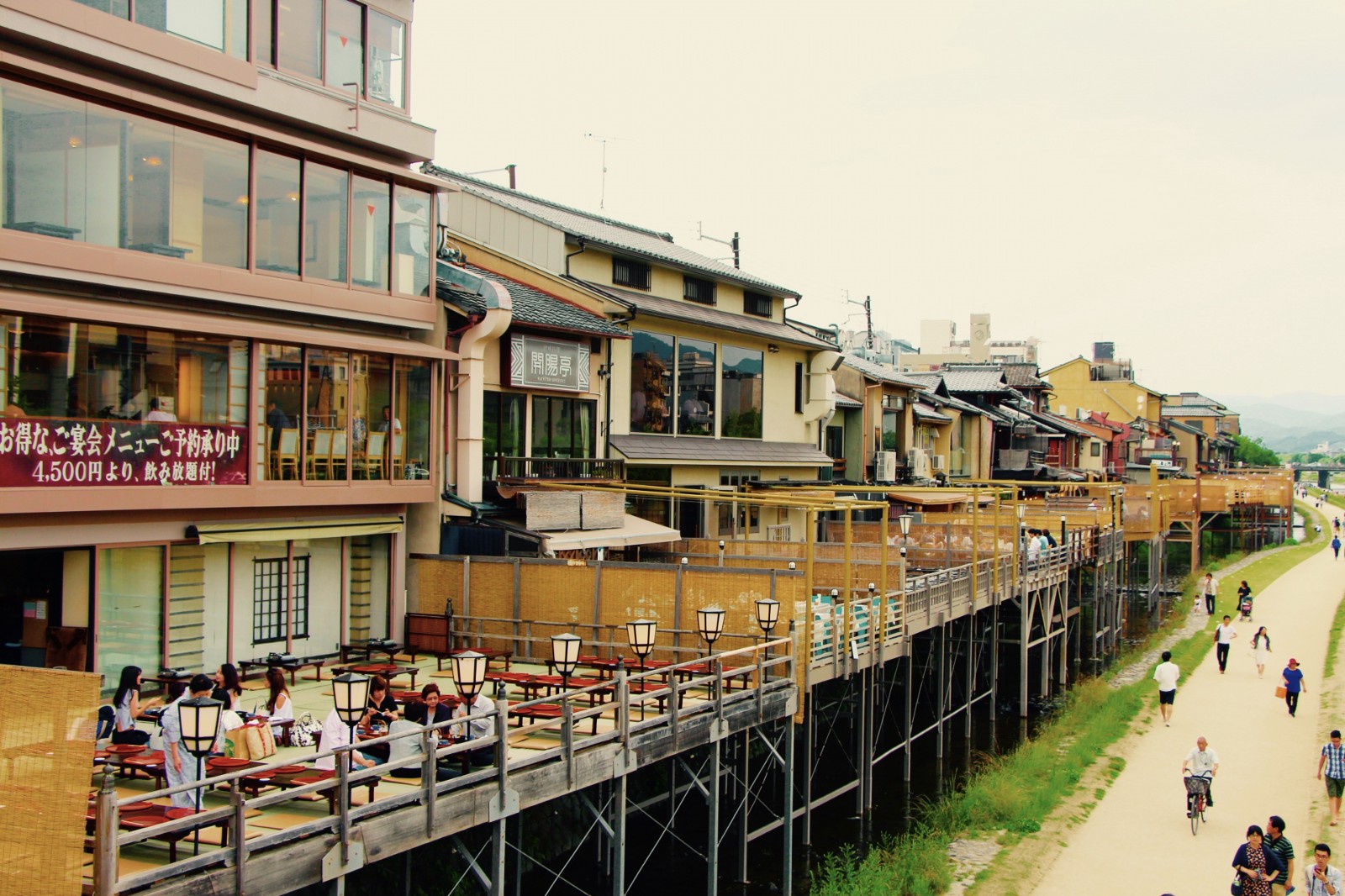 Cafes/restaurants with the Kawadoko terrace by Kamogawa River