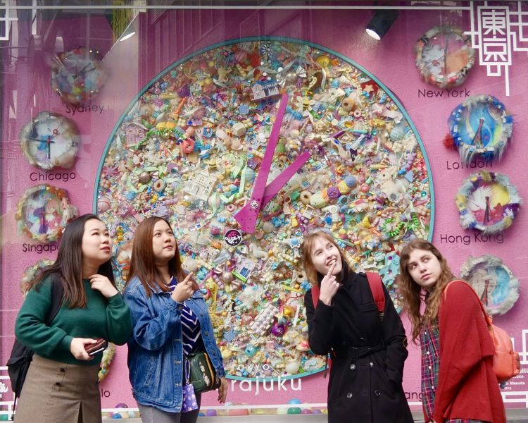 Photo spot with a large pink watch in Harajuku