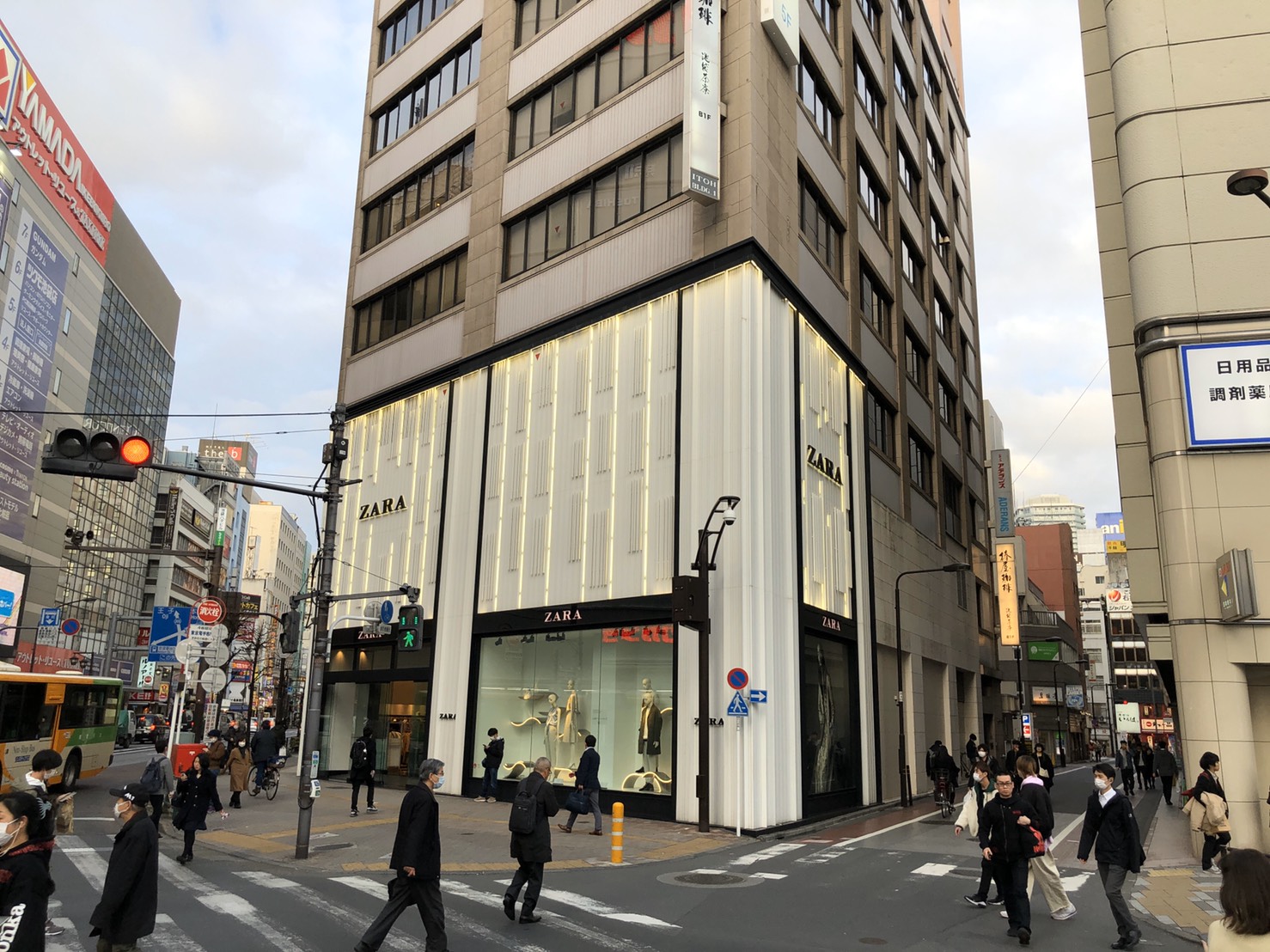 Comme des gar?ons outlet tokyo zara