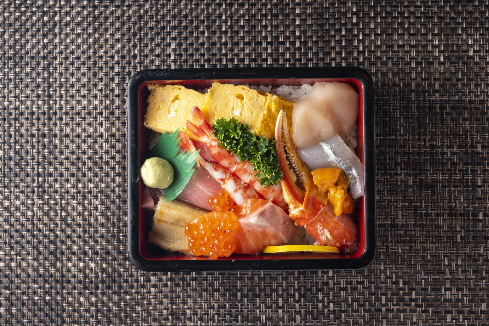 Chirashi sushi