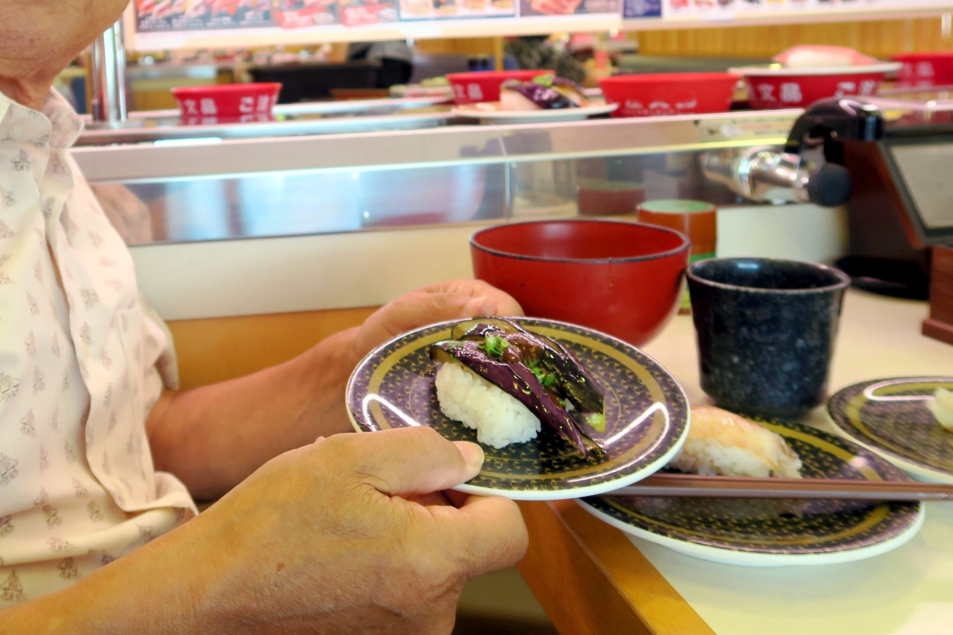 conveyor belt sushi