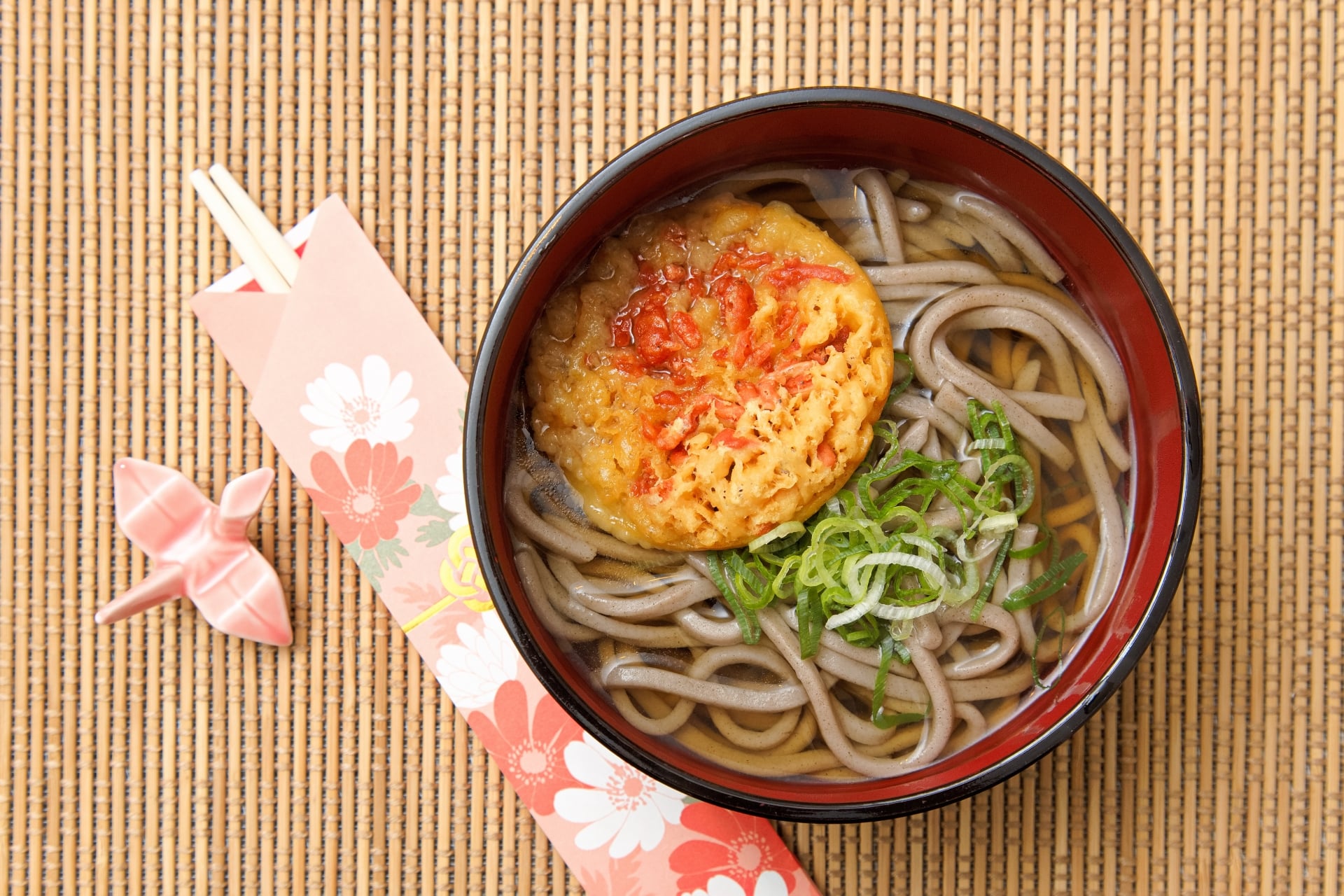 7 Types of Japanese Noodles (Explained!) 