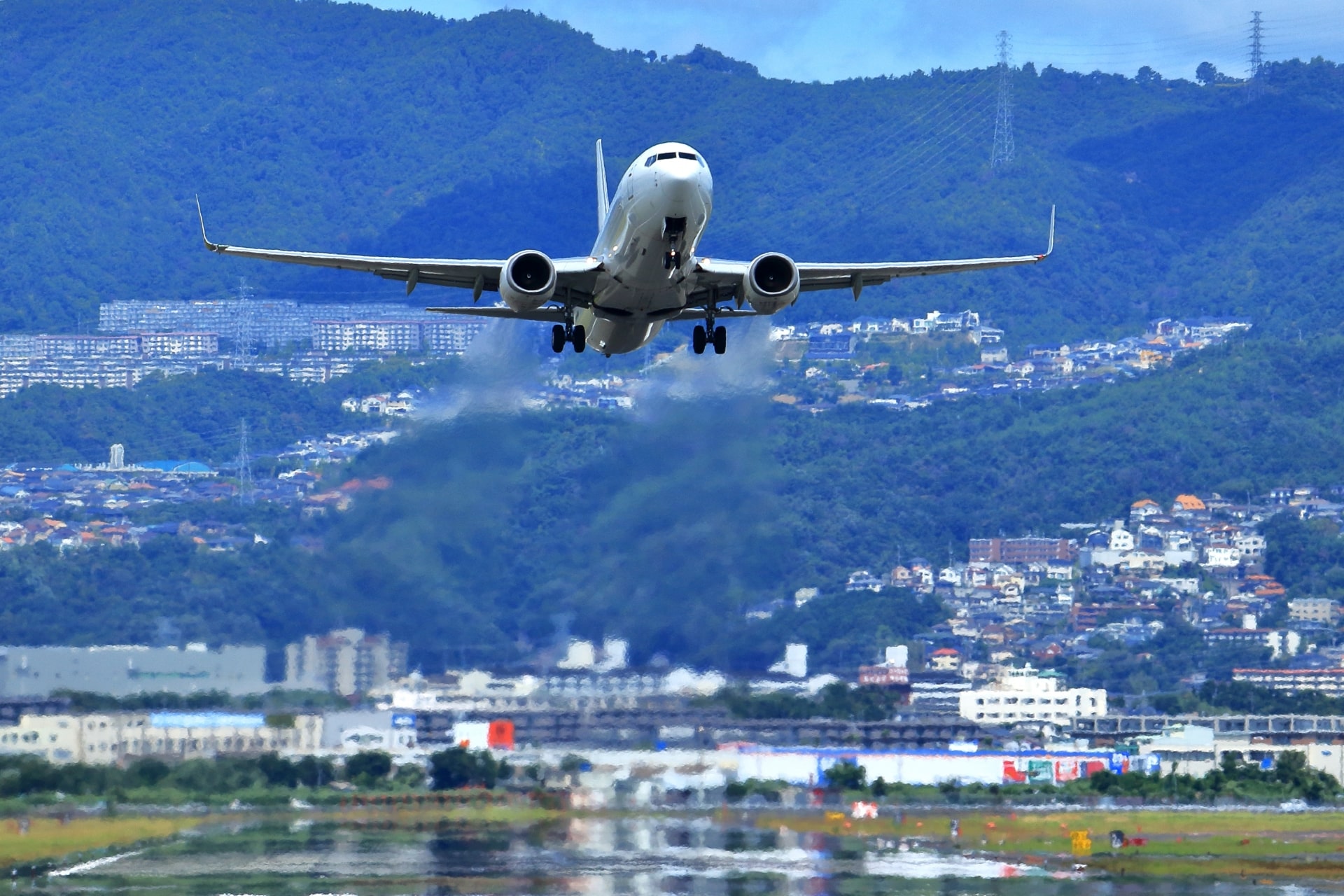 airplane arriving to Japan