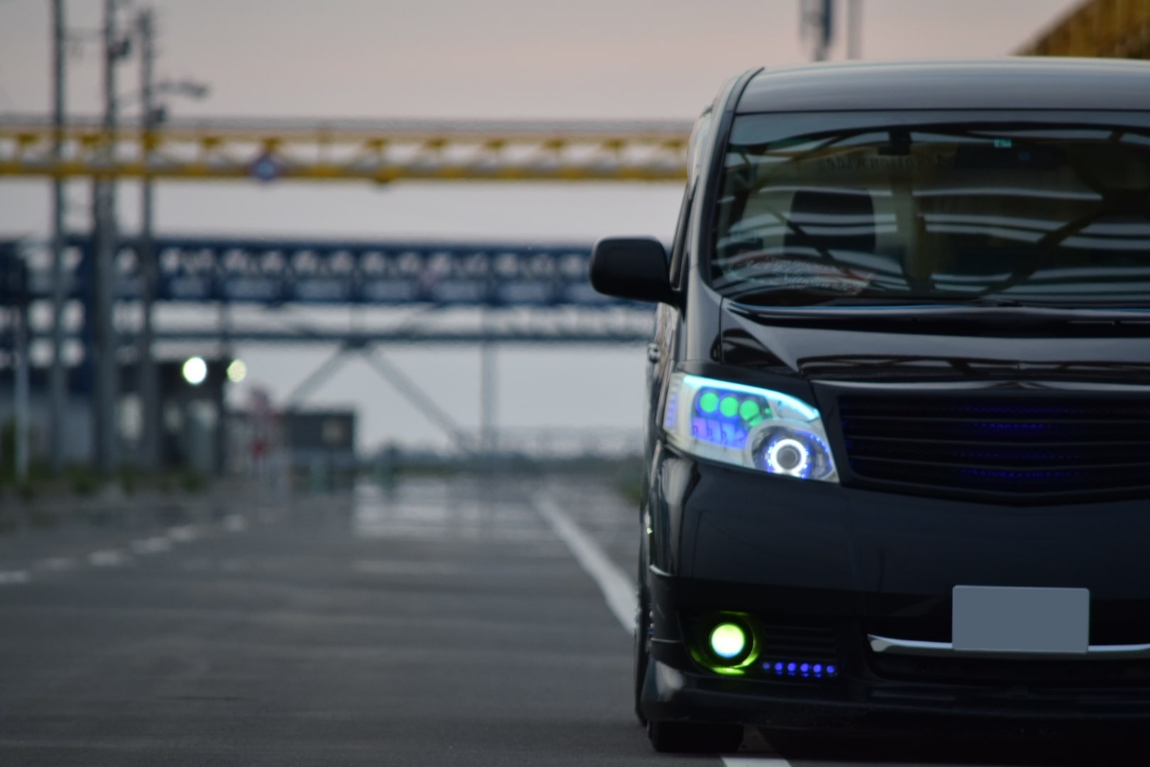 Toyota Alphard facing