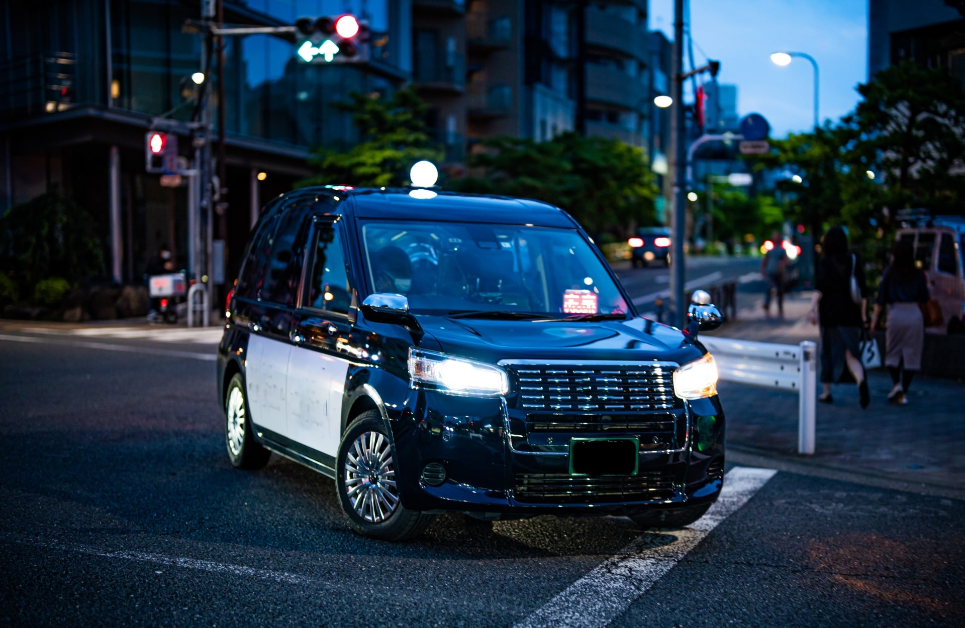 How to Catch a Taxi in Japan - Japan Web Magazine