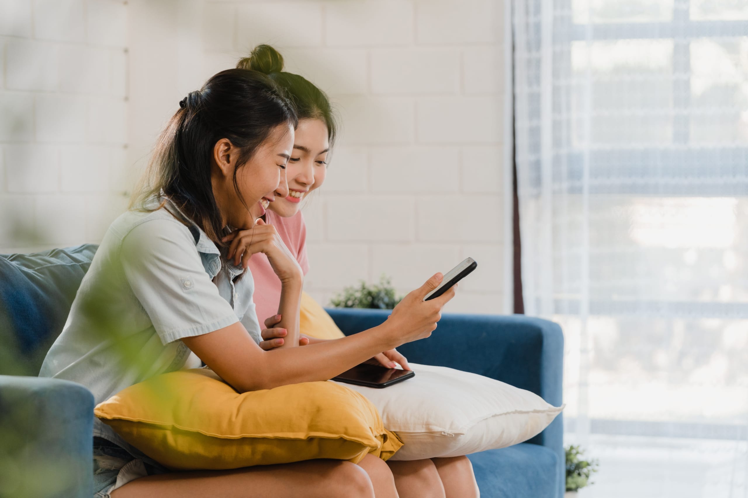 couple using a smartphone