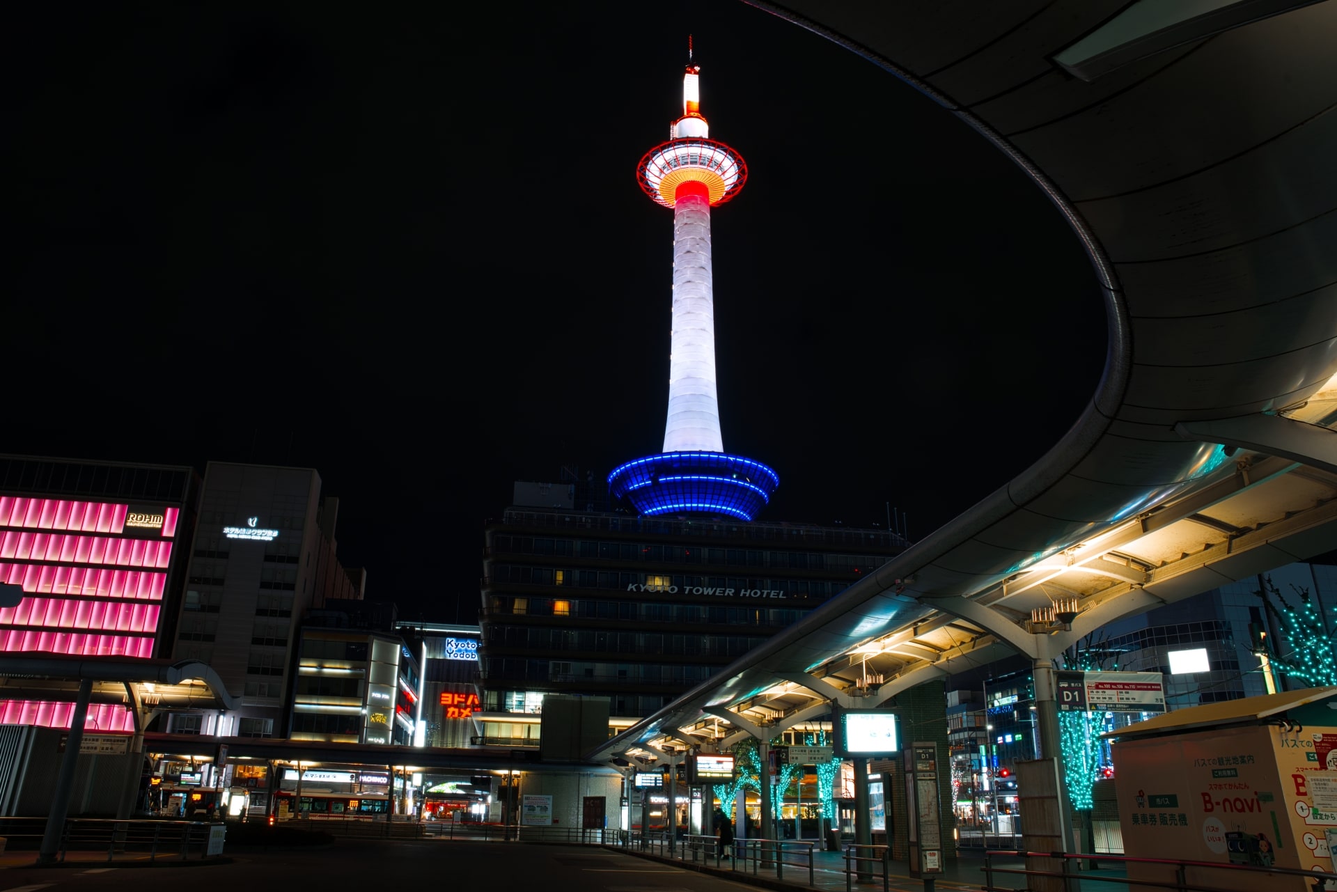 kyoto tower at night