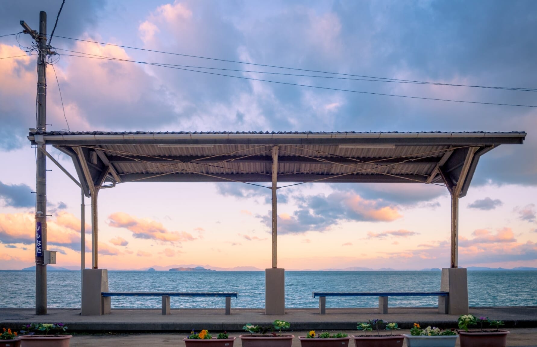 Shimonada Station overlooking the sea