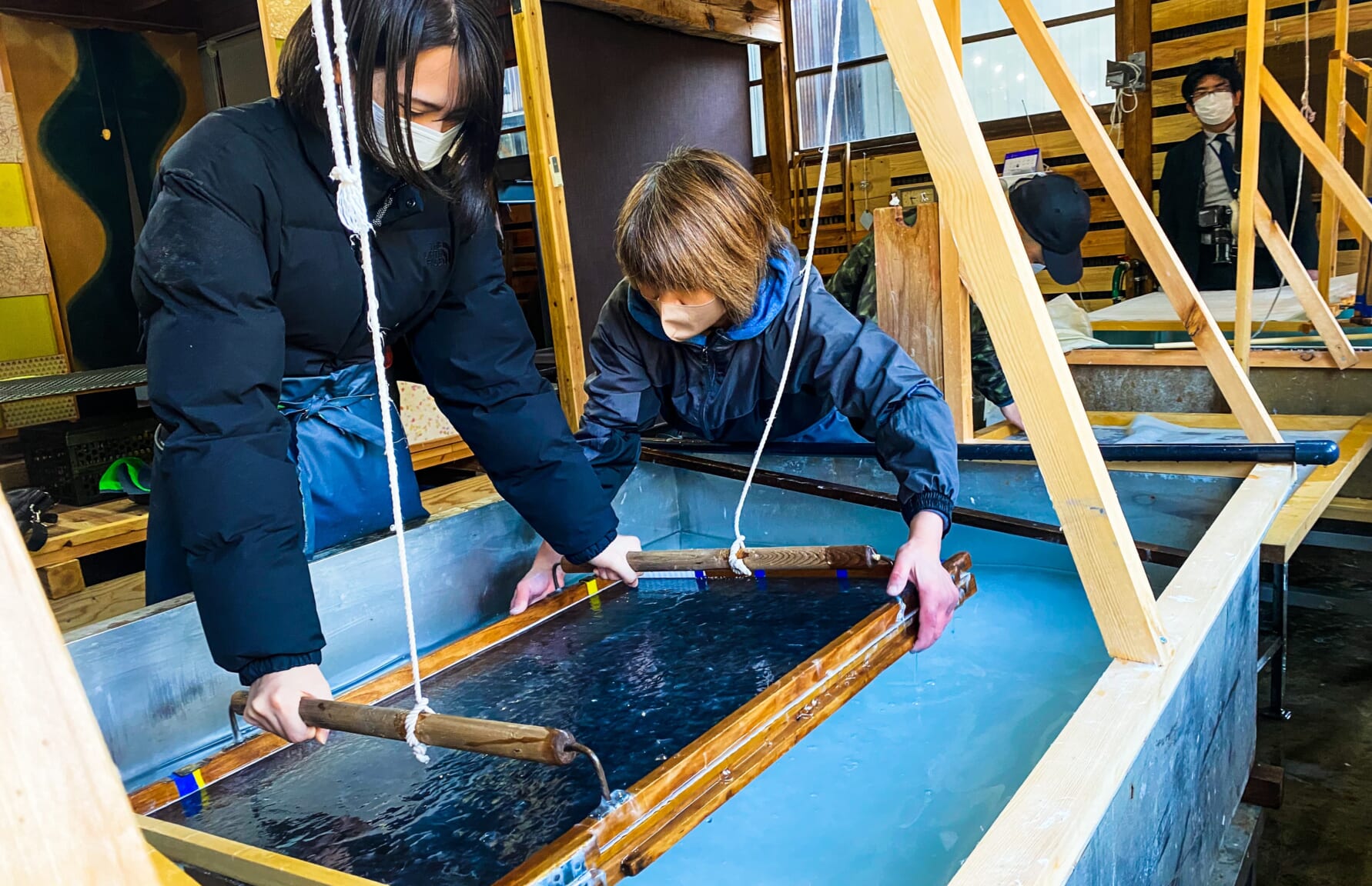 Paper making workshop at Yanase Ryozo Seishijo