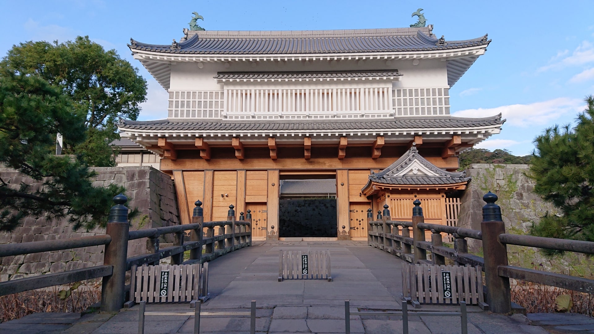 Tsurumaru Castle Gate