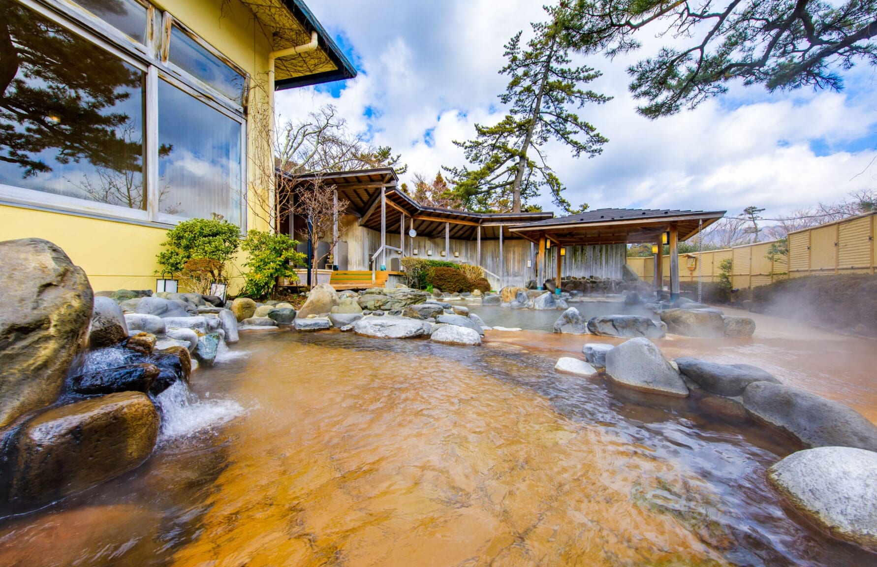 Yunessun hot spring