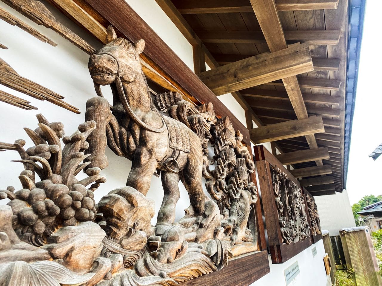 Wood carvings in Inami district