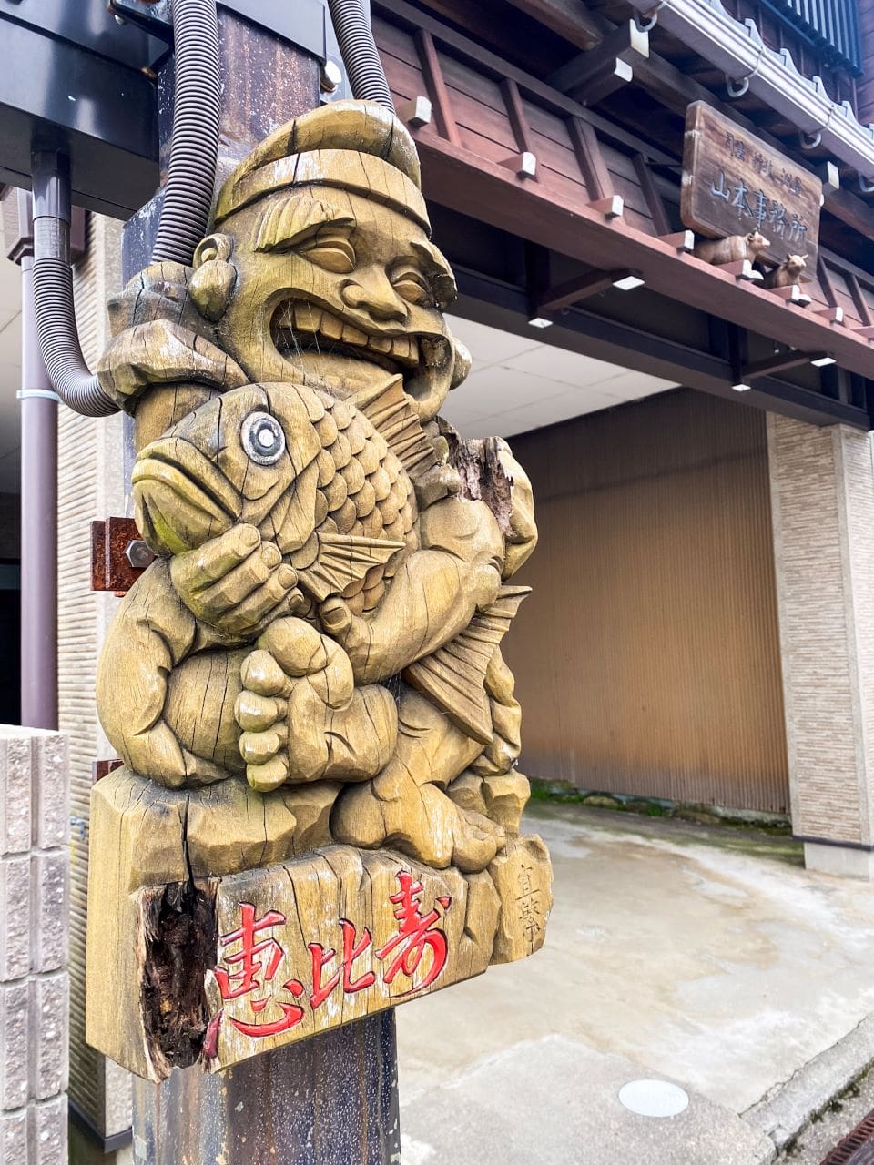 Wood carvings in Inami district