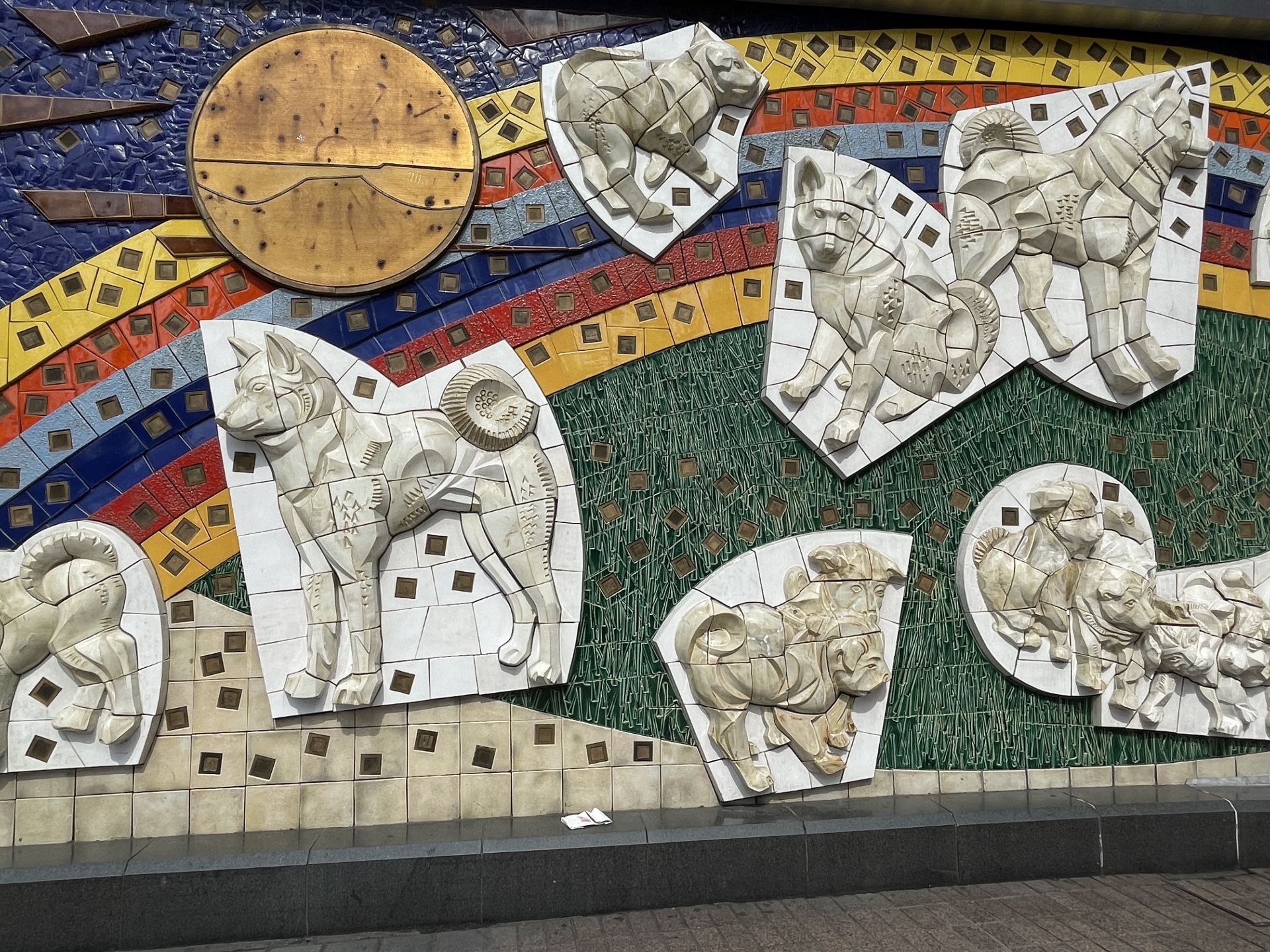 Ceramic relief “Hachiko Family” / Original Painter and Supervisor : KITAHARA Ryutaro / Hachiko Square, JR East Shibuya Station Installed on March 29, 1990