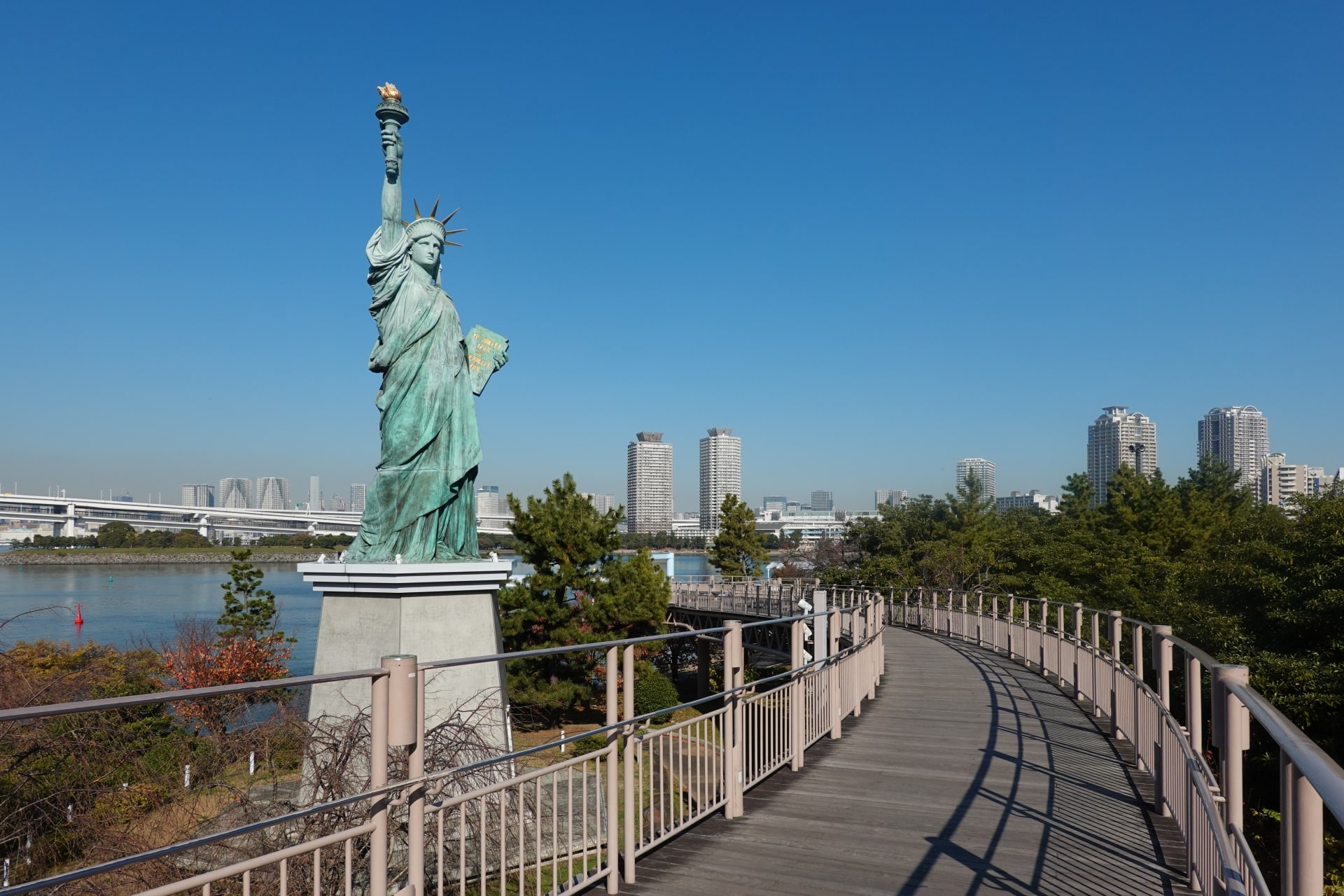 Statue of Liberty replica in Odaiba