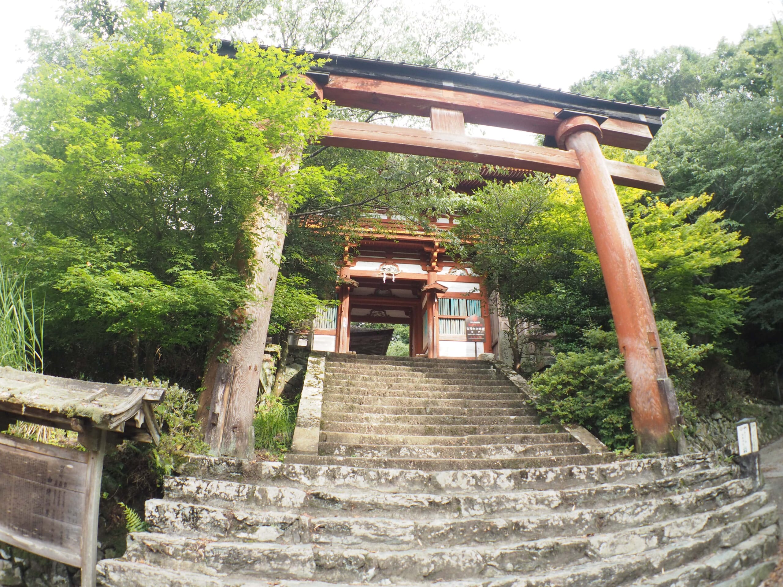 Mikumari Jinja exterior