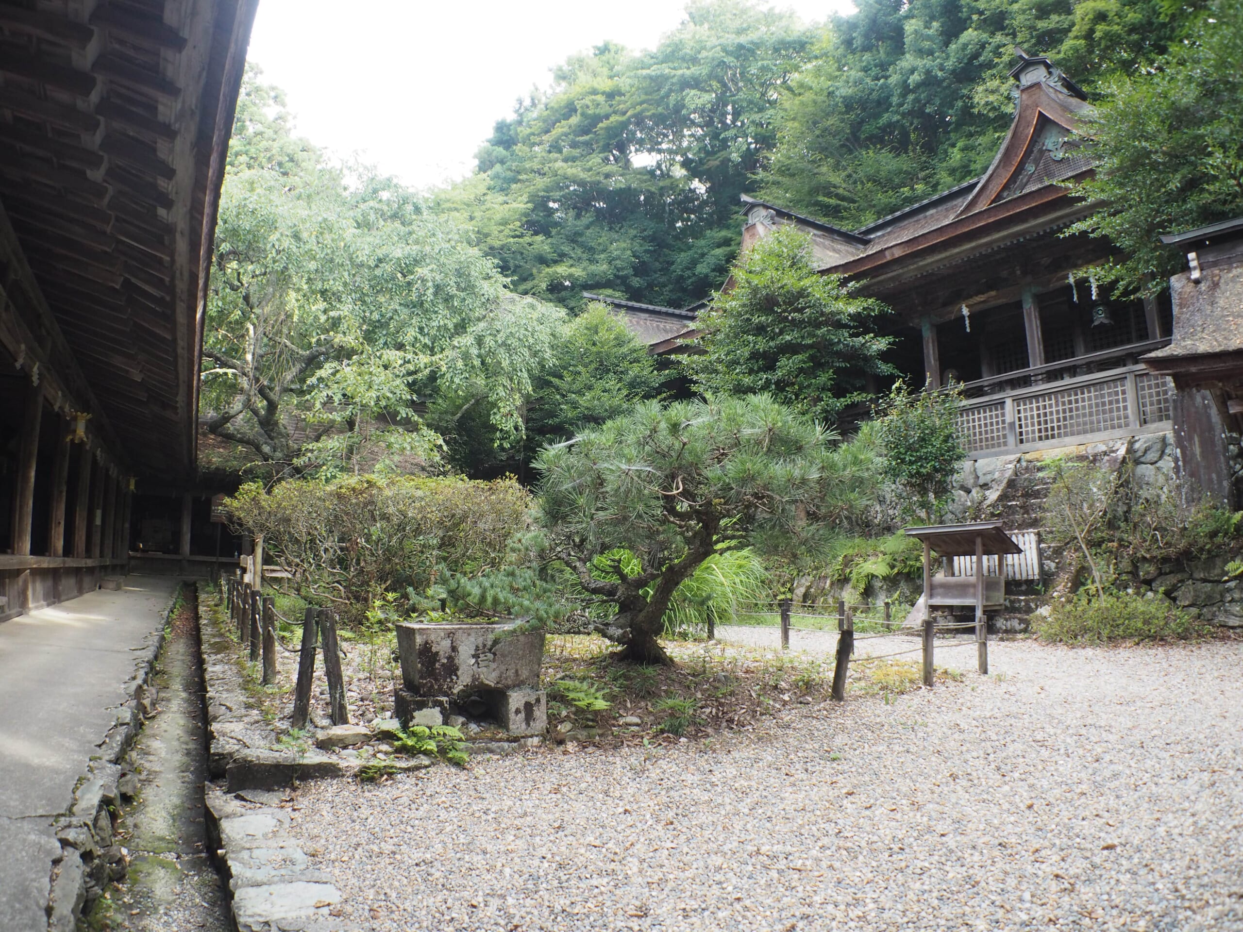 Mikumari Jinja inside