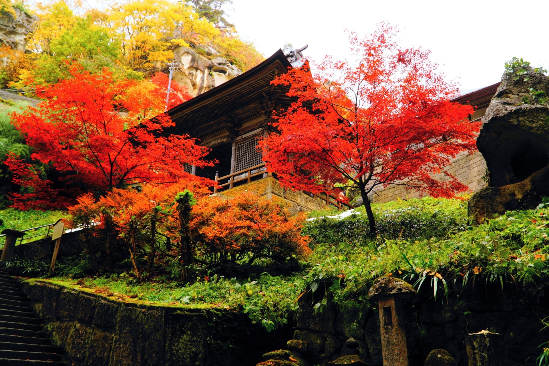 Autumn leaves in Yamadera