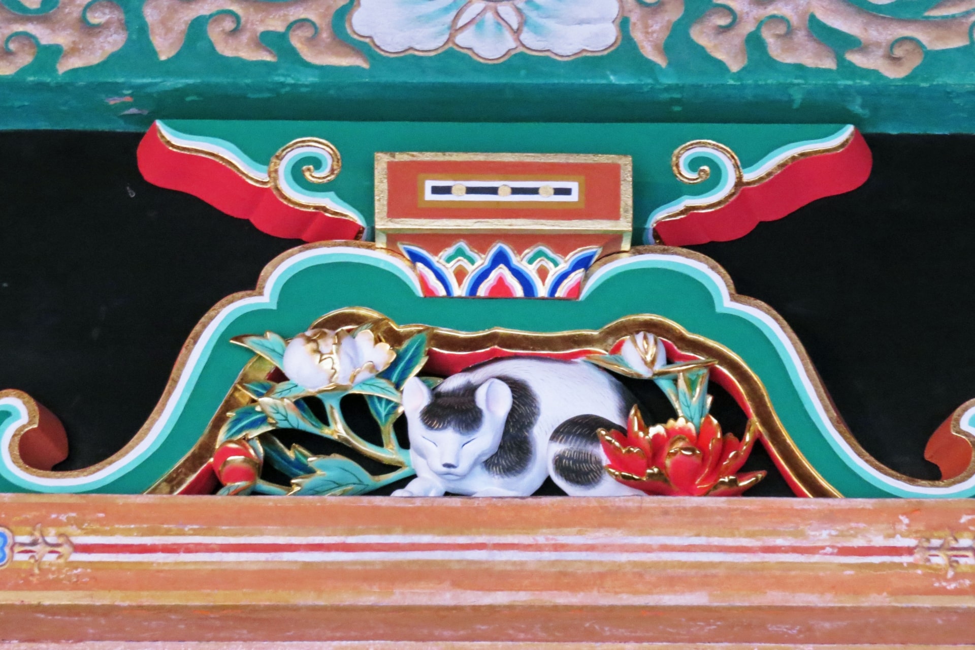 Nemurineko or Sleeping Cat wood carving at Nikko Toshogu