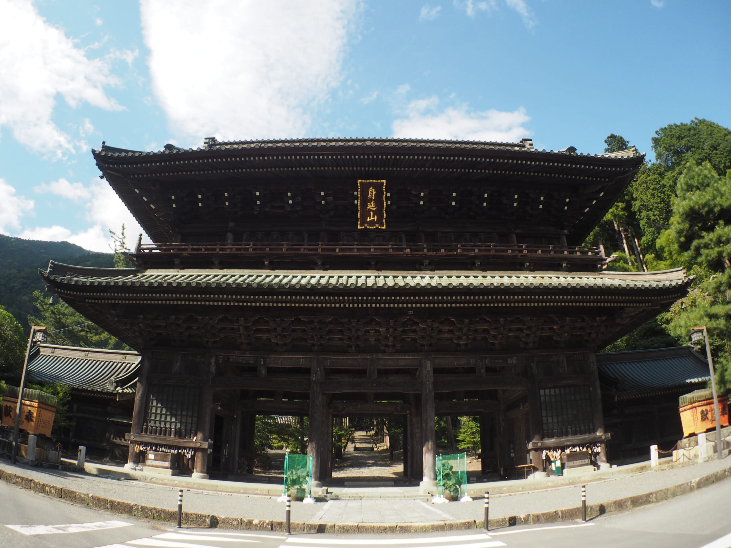 Sanmon gate at Minobusan