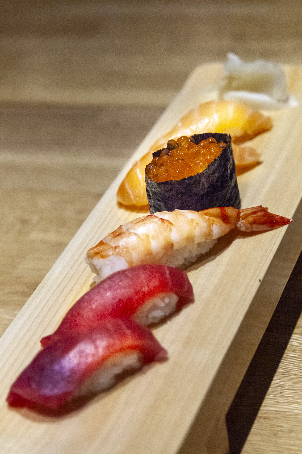 Sushi wooden board at Sushi Nigiri Experience Asakusa Dojo