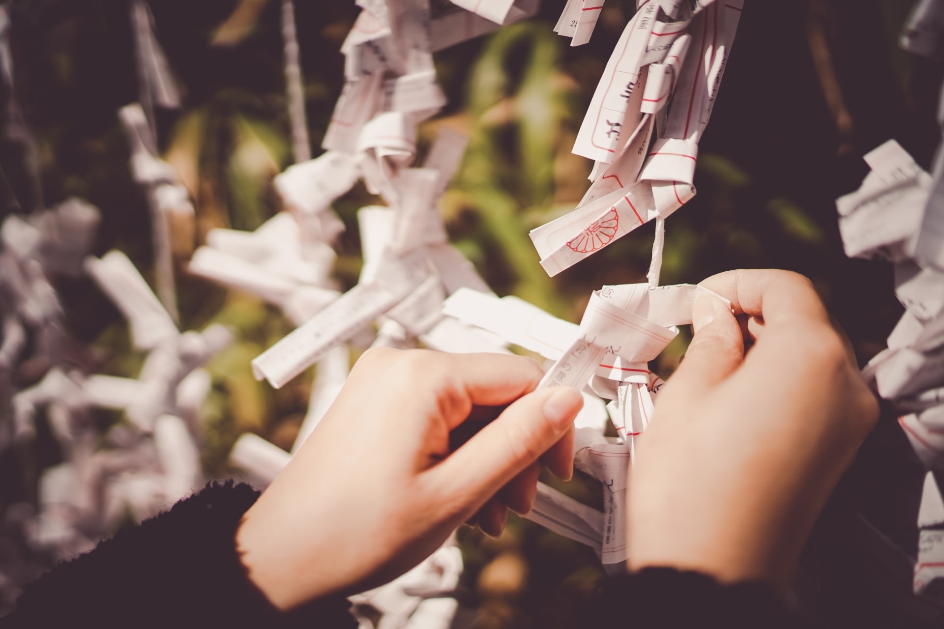 Tying bad luck omikuji