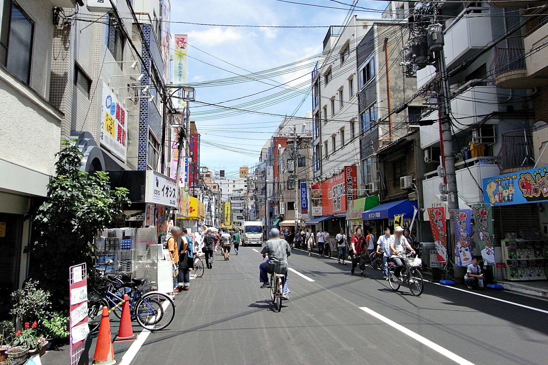 Otaku road or Otaroad in Den Den Town