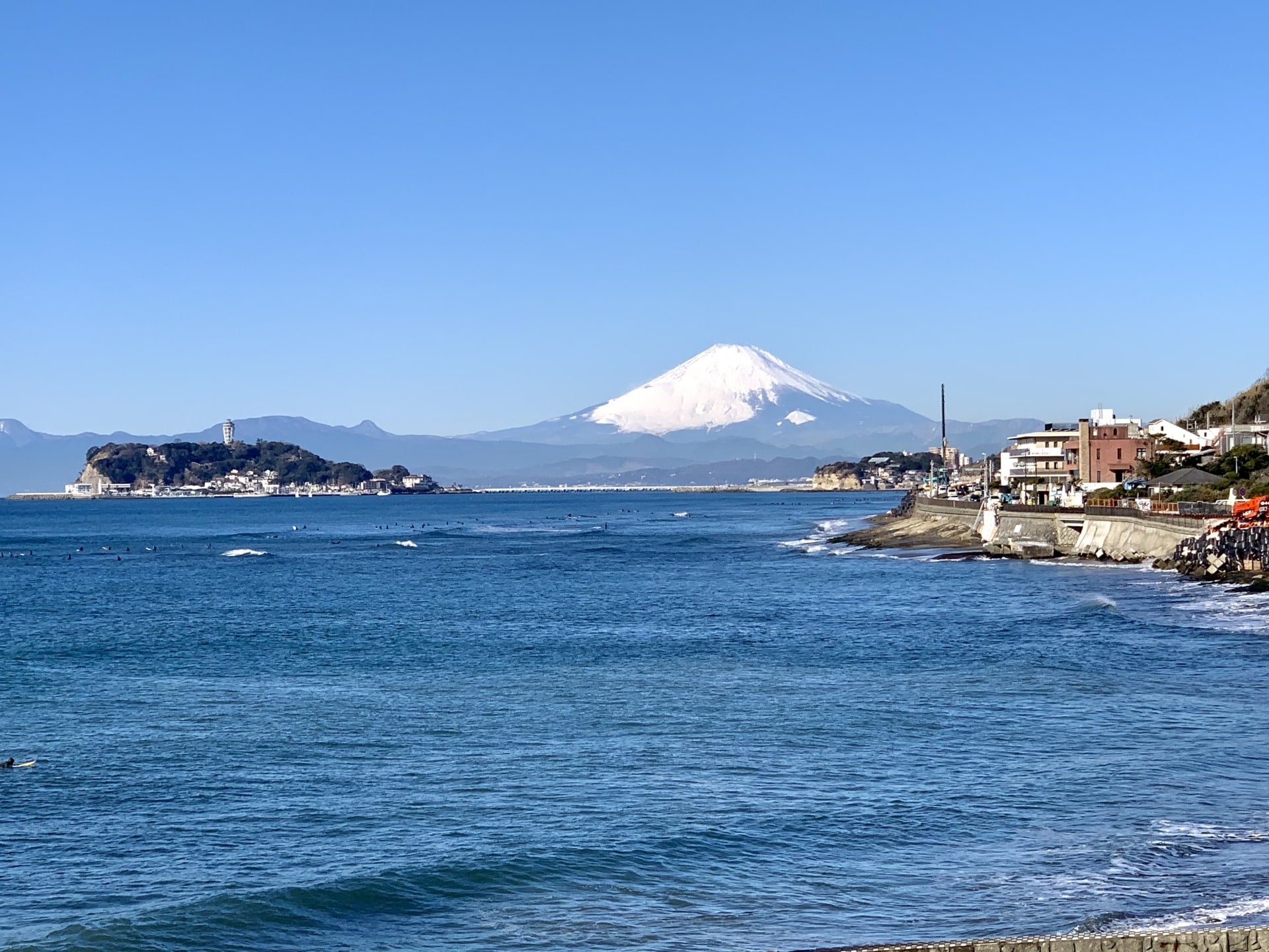 Fujisan seen from Enoden line in Winter