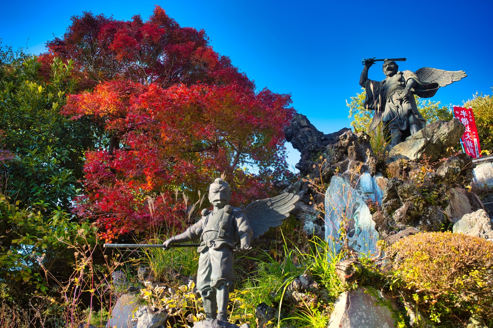 Hansobo Shrine along Ten-en hiking trail in Kamakura