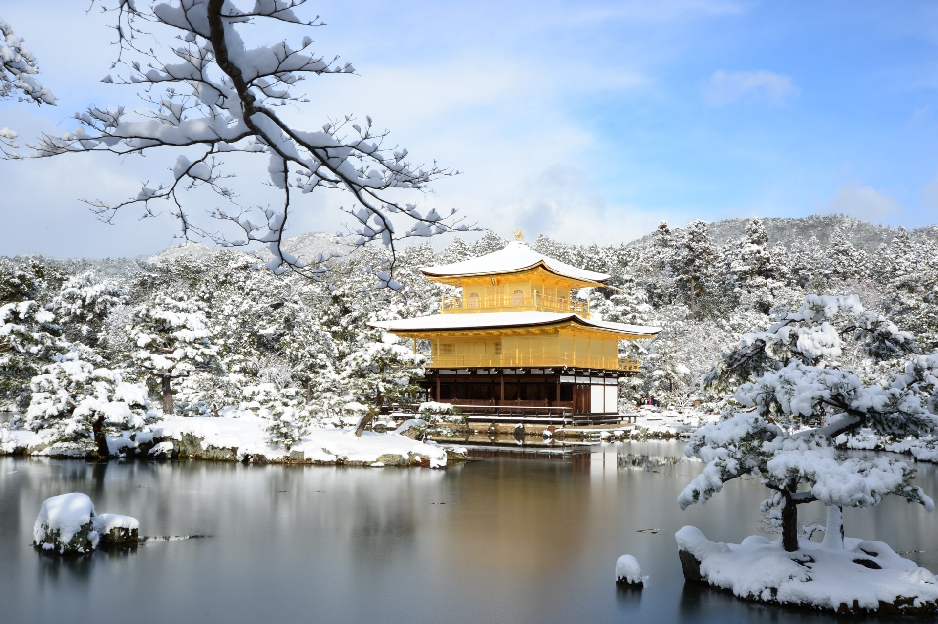 Snow Kinkakuji Temple