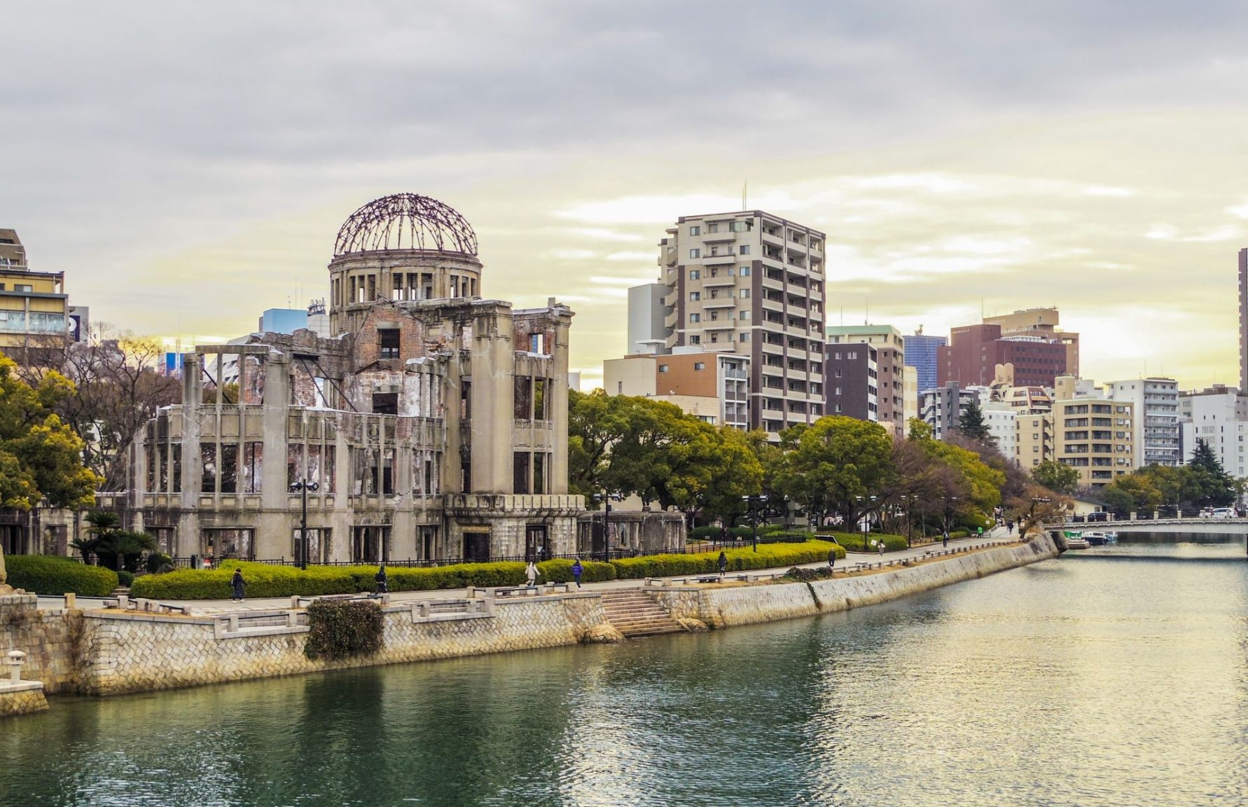 Hiroshima Dome overlooking Motoyasu River