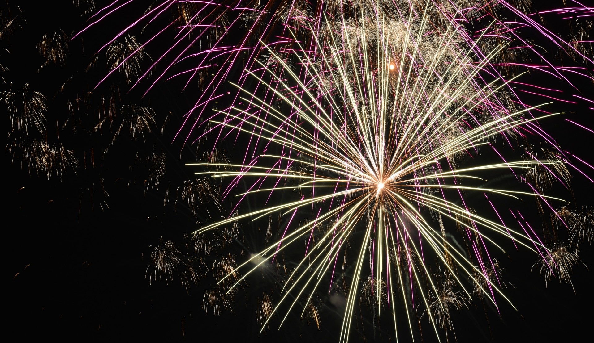 Minato Maizuru Chatta Fireworks Festival-min