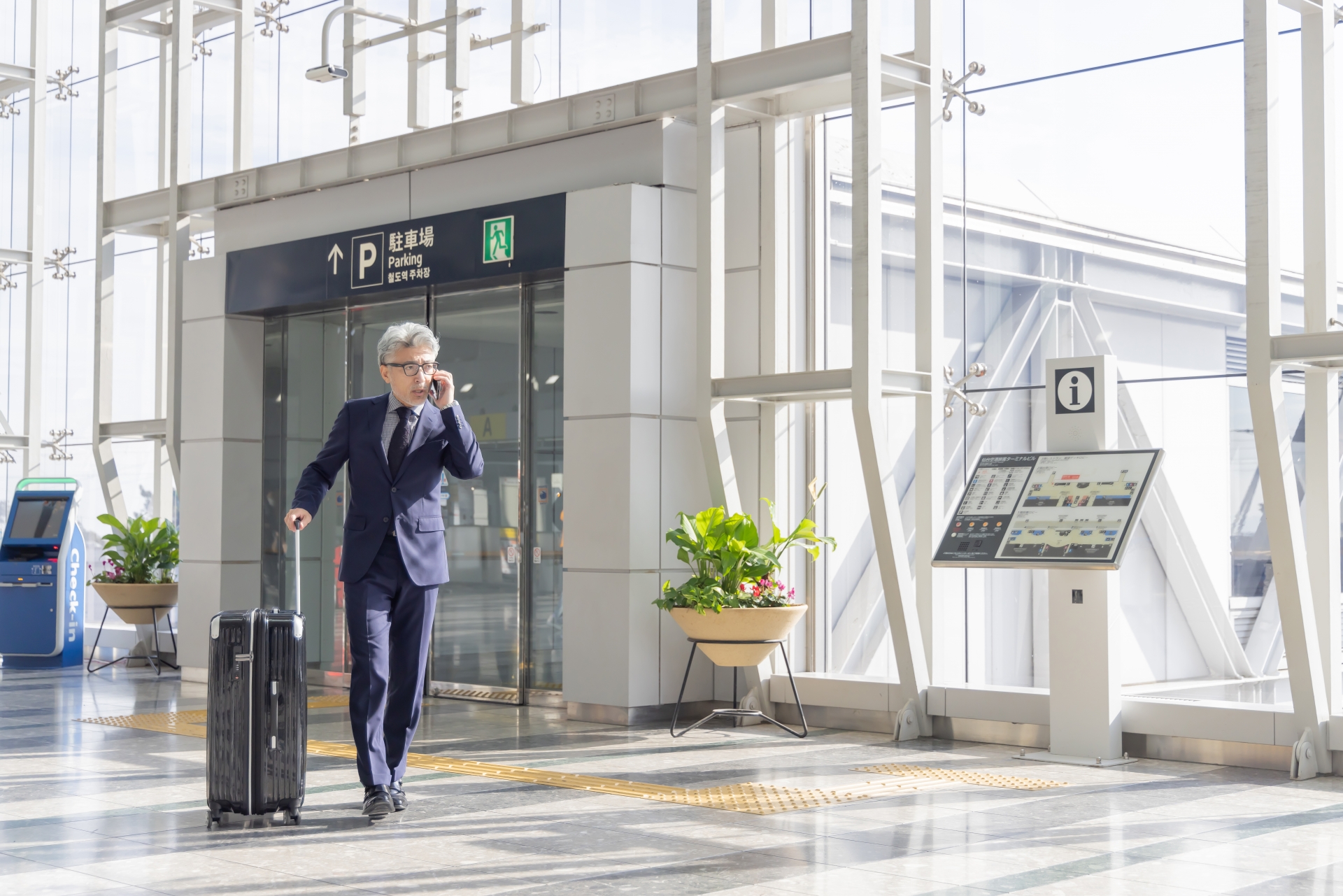 Contact Lenses During Overseas Business Trips
